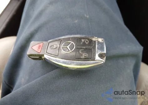 2011 Mercedes-Benz C 300 Sport z USA, uszkodzony, nr VIN WDDGF5EB5BA503921